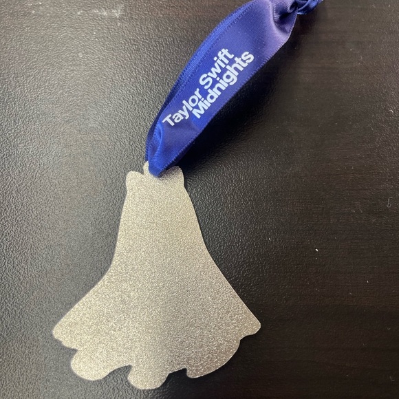 Taylor Swift Purple Ghost #II ornament box NOT included - Picture 5 of 8